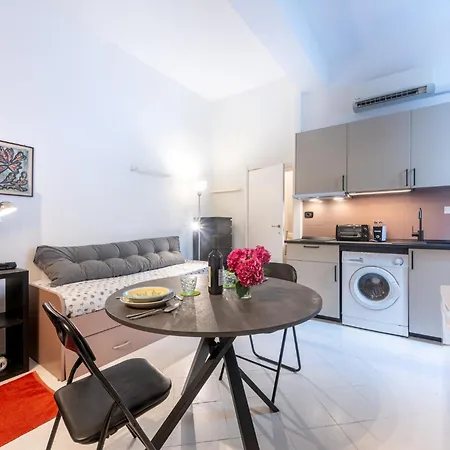 Apartamento Guesthost - Cozy Near Universita Di *