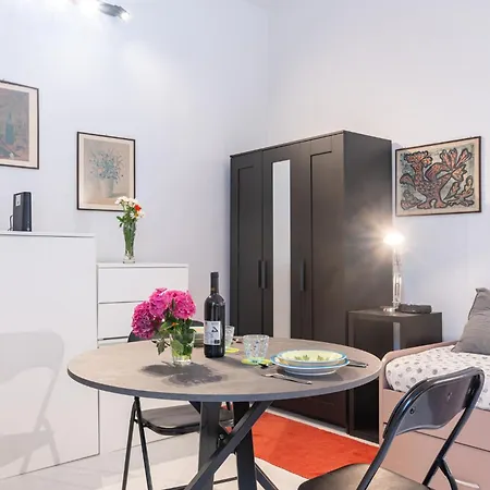 Guesthost - Cozy Near Universita Di * بارما