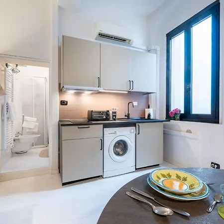 Guesthost - Cozy Near Universita Di شقة *